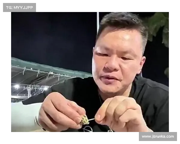 朱芳雨曝王治郅是国家队首个拥有手机但至今未使用微信的球员 朱芳雨曝王治郅是国家队首个拥有手机但至今未使用微信的球员